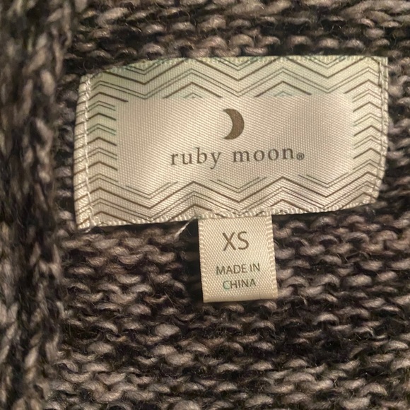 Women’s size XS sweater - Picture 2 of 3